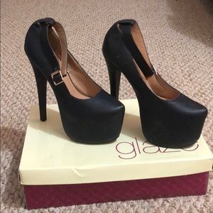 Glaze black platform heels